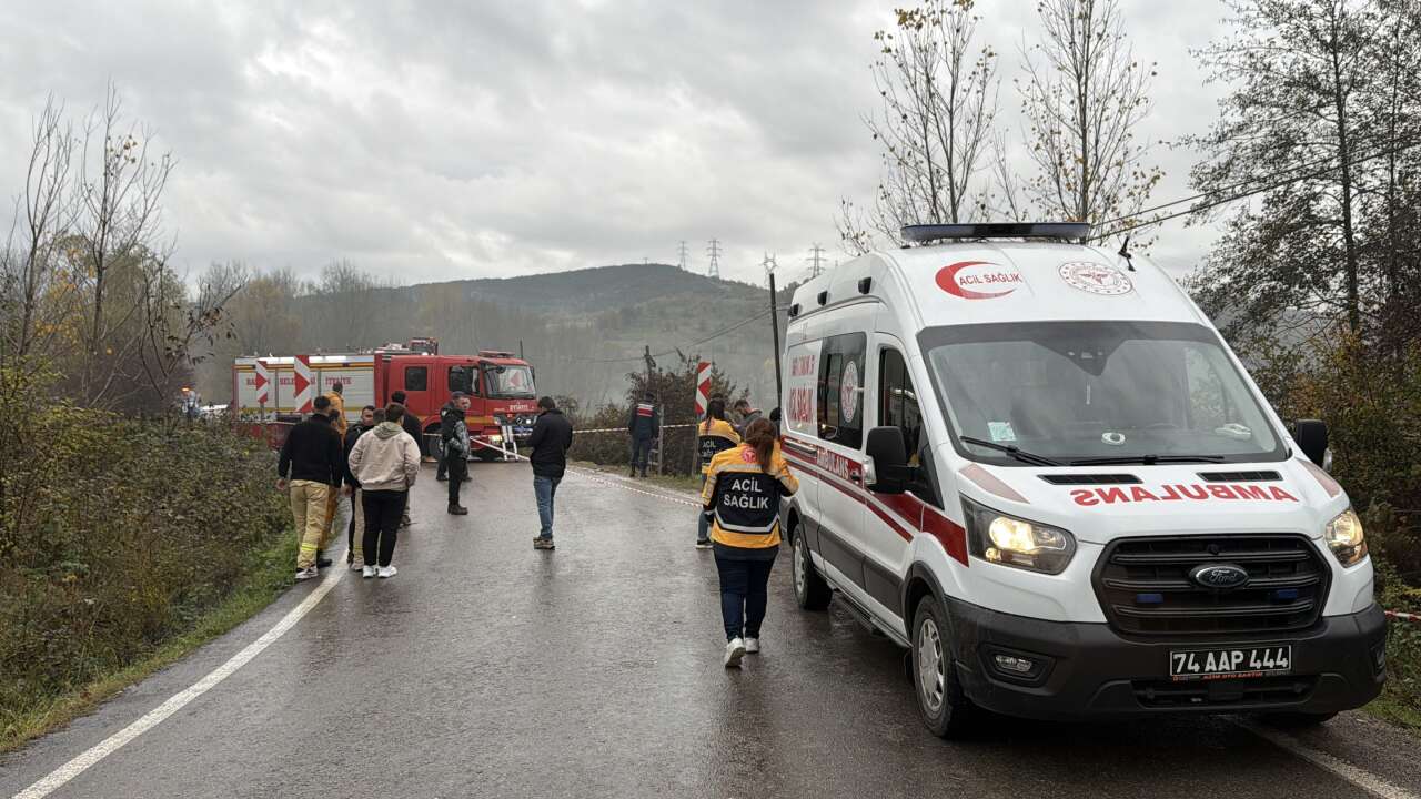 Dereye uçan araçtaki karı koca boğularak can verdi 5